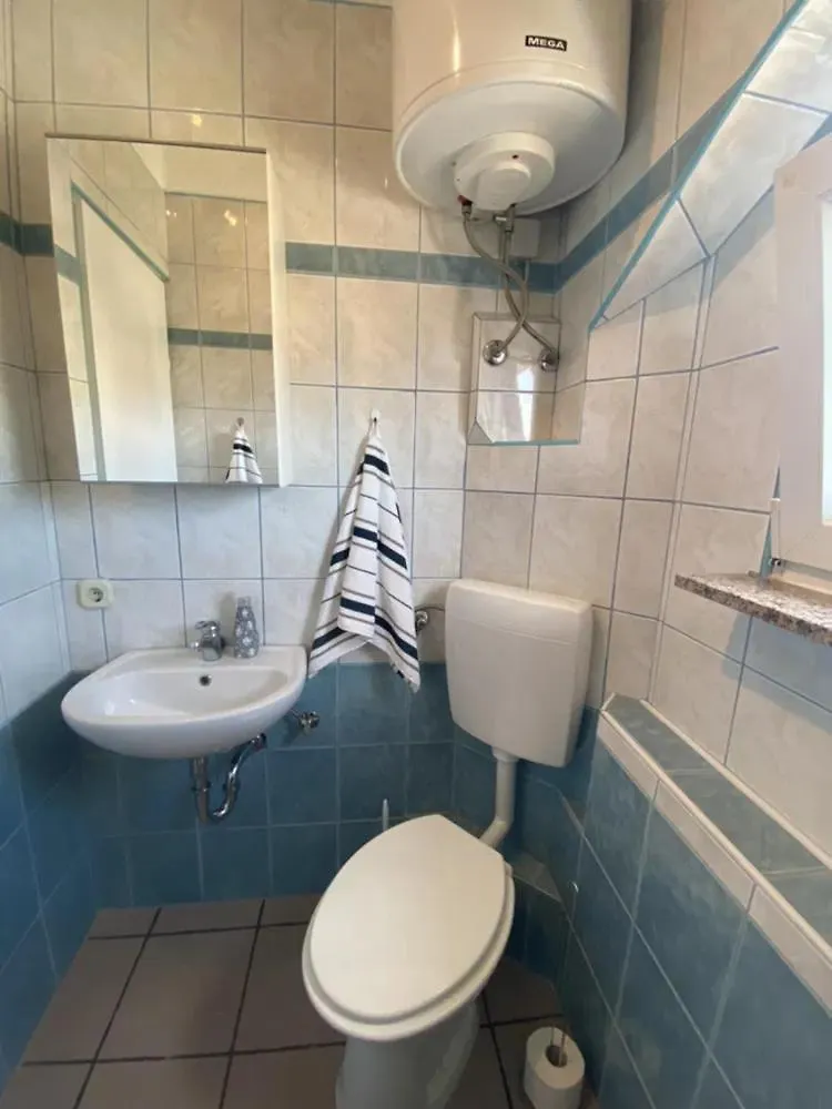 Apartmani Liza Vir 0*,